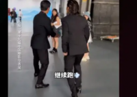 吴京谢霆锋奔跑式聊天太好笑了 这种纯洁的友谊是多么的难得和珍贵