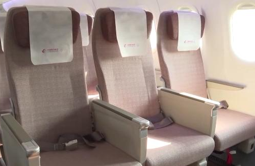 C919内部长啥样?细节曝光 飞机外部涂装做了定制化设计