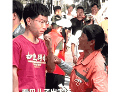 河北地质大学温暖回应环卫工人儿子 感动了无数网友
