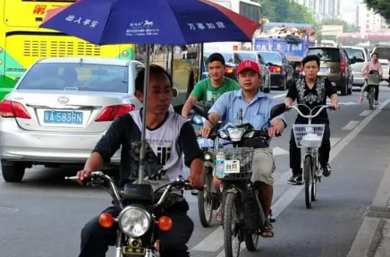 广州拟推出电动自行车限行政策 谁具有优先路权?