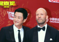 吴京带《巨齿鲨》剧组吃淄博烧烤 老外对于中国的美食赞口不绝