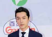 胡歌是来进货的吧 看起来像是要买下整个超市
