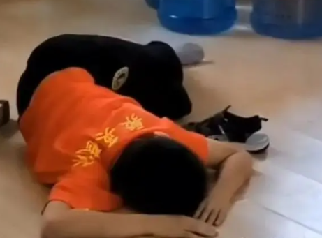 警方通报男童被武术俱乐部教练打死 案件正在进一步侦办中