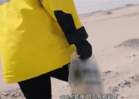 90后宝妈沙漠边缘送奶茶月入7000 还不耽误带俩娃