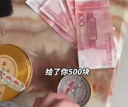 工人高温修空调女子留其吃饭 引起了网友们的共鸣和赞赏