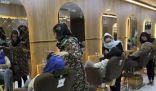 塔利班要求阿富汗女子美容院全关停 对妇女学习和工作能力的严厉限制