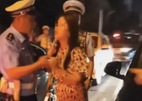 醉驾撞人拖行的宝马女司机获刑超6年 拖行被撞者近一公里后最终被交警拦下