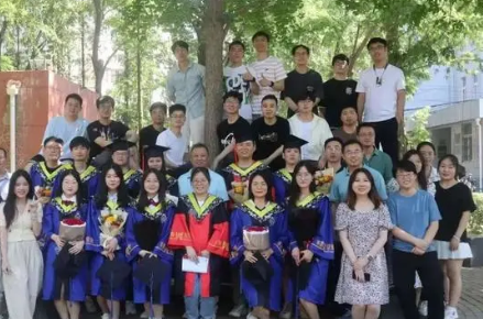 高校团队自主研发钻石送毕业生 独属于他们的一份祝福与寄托
