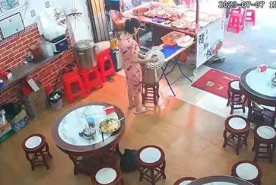 广州一餐馆汤锅遭女子投放不明液体 男顾客7日晚多次呕吐，导致喉咙发炎