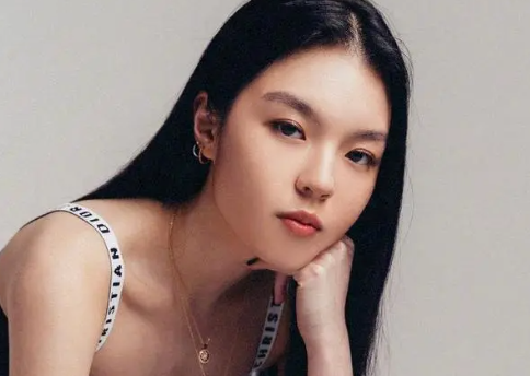 李咏女儿将作为演员出道 希望有美好的演艺事业!