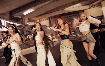 BLACKPINK除Lisa外续约进展顺利 LISA在今年8月专属合约即将到期