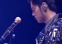 周杰伦演唱会2张连座票黄牛叫价15万 专家建议演唱会门票实名制