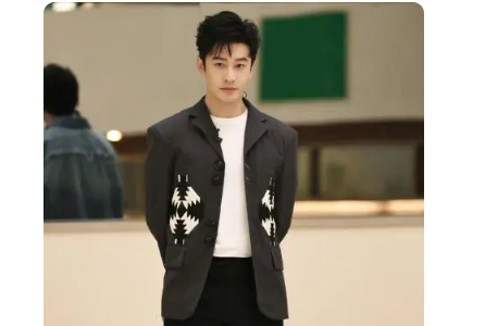 黄晓明的回应vs杨洋的回应 网友称赞杨洋在演技方面的出色表现