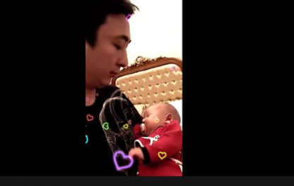 网友晒王思聪抱娃照配文“好爸爸”  王思聪被曝当爹了?