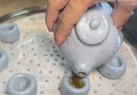 山东茶壶造型馒头竟能倒出茶水 面食与艺术完美地结合在了一起