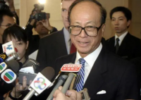 李嘉诚家族内地加快卖楼 销售首日购房者大排长队