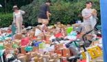 高校禁快递入校 包裹堆积成山 给生活造成很大不便