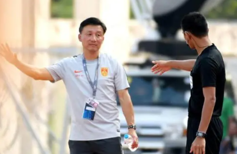 记者:中国球员喝成酒懵子不新鲜 引发网友的广泛讨论
