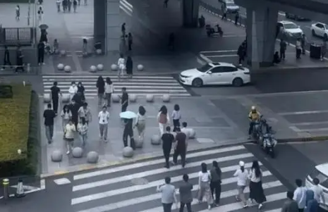 美媒把上海说成鬼城 记者实探 背后隐藏了什么秘密？
