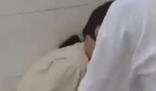 女生遭多人厕所内殴打逼迫下跪 引发网友的广泛讨论