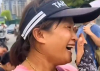 10元盒饭姐流泪称不想再坚持 我们应该尊重每一个人的善良和努力
