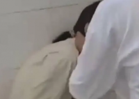 女生遭多人厕所内殴打逼迫下跪 引发网友的广泛讨论