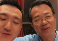 卓伟爆料古装剧准顶流男星将塌房 期待卓伟能为我们揭晓这个预告的最终答案