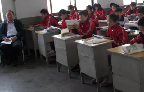 曝中学多名教师吃空饷 校方通报 影响了教师的积极性和教育效果