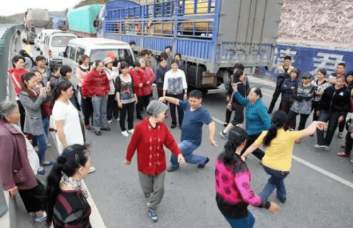广东肇庆为中秋节全国最堵城市 交通拥堵问题在中秋节期间凸显出来