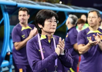 日本女足赛后集体鞠躬致敬水庆霞 很遗憾没有取得胜利