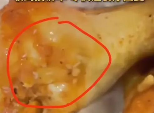 顾客肯德基炸鸡中吃出蛆虫 卫生管理存在问题?