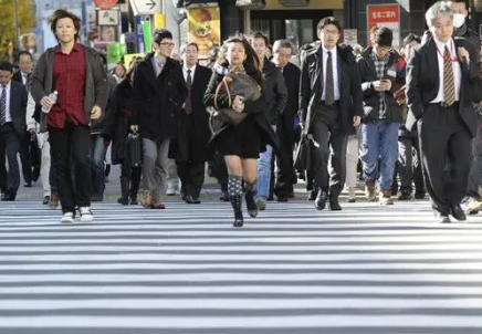 日本GDP将跌至第四 日本以美元计算的经济规模缩小