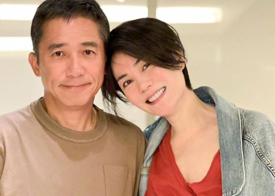 王菲梁朝伟合影梦回《重庆森林》给观众留下了深刻印象