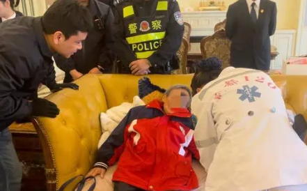 豪宅被拍出1353万 老赖拒不搬离 引发网友的广泛讨论