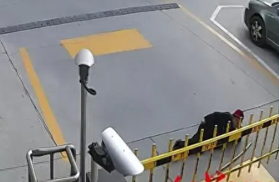 男子意外碾死躺闸杆下老太被判无罪 这是一个符合法律和常理的判决