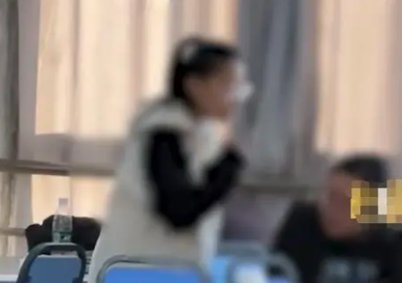 女生占16个座并殴打同学 校方回应 希望这起事件能成为我们警醒的铃声