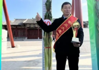 山东章丘2.586米大葱破世界纪录 是普通大葱的27.75倍