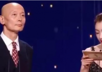 周冬雨金鸡奖照念手稿引争议 有人认为她对老艺术家不够尊重