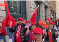 华人华侨在旧金山组成欢迎人群 旧金山的华人华侨一直以来都以爱国著称