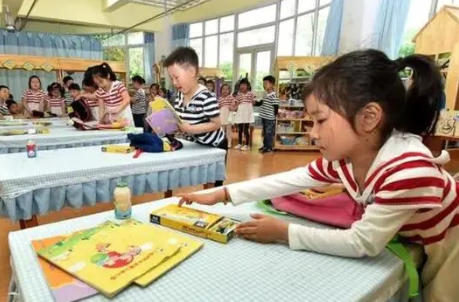 多地幼儿园大面积关停 现阶段育龄女性生育意愿和生育力堪忧
