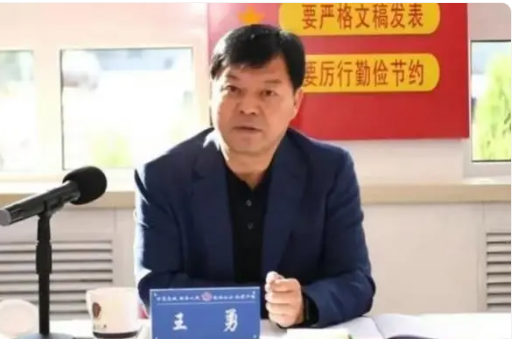 茅台酒储藏室堆不下 贪官:看着养眼 败坏了社会风气，破坏了政治生态