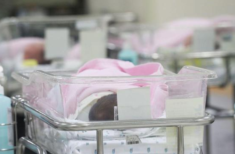 女子为怀男胎听医生建议后生下2女婴 性别歧视的存在仍然是一个严重的问题