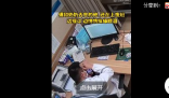 急诊医生得知奶奶去世抹掉眼泪接诊 网友表示致敬白衣天使