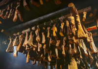 央视网:熏个腊肉 能不能少点套路 这到底是怎么回事？