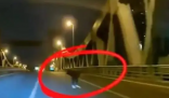 男子凌晨开车遇白鞋男子诡异鞠躬 这个男子的身份和背景。他是谁?