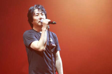 郑钧:嗓子都唱劈了能证明是真唱 深深触动了现场观众