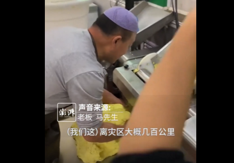 12位市民做5000个牛舌饼送地震灾区 善举为灾区人民带去了希望和力量