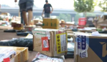 男子拆快递发现全是现金慌忙报警 这个事醒我们要保持警惕
