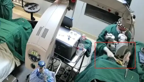 医生手术中拳击患者?爱尔眼科回应 这到底是怎么回事？