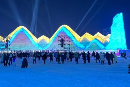 退票的冰雪大世界反被这群人宰了? 哈尔滨是一场“凝固的”盛宴